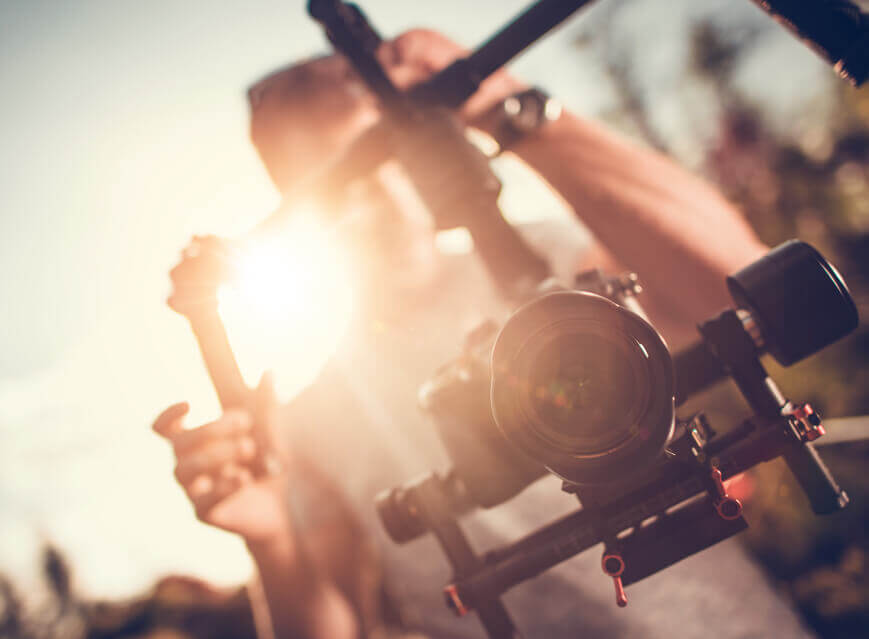 En Ecuador nos especializamos en la producción de videos para su negocio. Escribimos y producimos vídeos publicitarios, contenido de vídeo para redes sociales, vídeos corporativos, vídeos de explicación, vídeos promocionales, entrevistas corporativas, videos culturales, demostraciones de productos, videos de animación y explicación, producción de eventos en vivo, video aéreo y no tripulado (dron), contenido educativo y de capacitación, contenido web de marca y más.